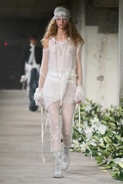 Look 15